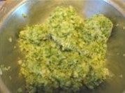 猪肉白菜包做法图解5)
