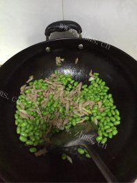 家常菜毛豆炒肉丝做法图解6)
