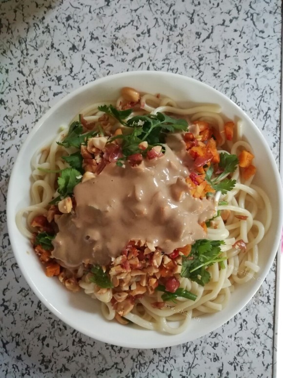 独特的热干面