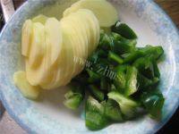 #爱美食#青椒土豆片做法图解3)