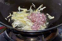 双色枸杞笋丝豆腐肉糜做法图解6)