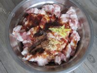 好吃的绿豆鲜肉粽做法图解2)