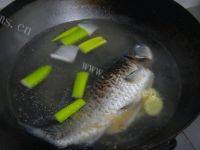 营养美食之奶白鲫鱼汤做法图解5)