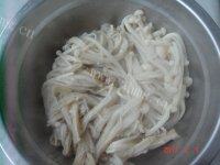 简单的凉拌金针菇做法图解3)