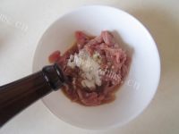 营养食品洋葱韭菜炒鸭脯肉做法图解2)