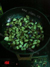 家常菜肉末烧茄子做法图解6)