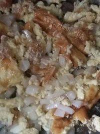 美味的咖喱炒饭做法图解6)