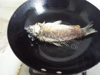 简单版萝卜丝鲫鱼汤做法图解2)