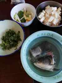 喷香的鱼头豆腐汤做法图解1)
