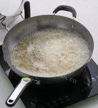 香味四溢的油爆河虾做法图解2)