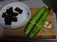 家常菜黄瓜炒木耳做法图解1)
