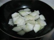 营养的虾仁冬瓜汤做法图解4)