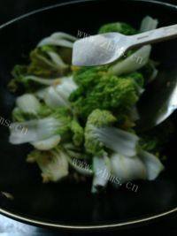 蒜香黄心菜做法图解6)