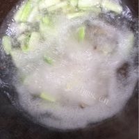 营养的丝瓜花甲蘑菇汤的做法图解六