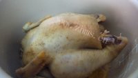 好吃的电饭煲盐焗鸡做法图解7)