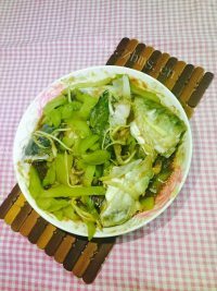 美味的榨菜蒸鱼头做法图解6)