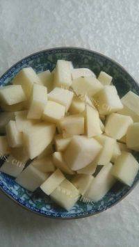 家常菜土豆烧牛肉做法图解2)