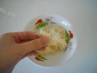 美味的银耳雪梨红枣羹做法图解2)