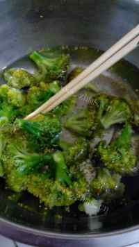 质嫩爽口的蒜蓉西兰花做法图解1)