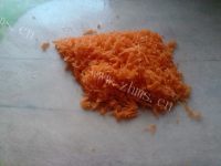 美味的胡萝卜木耳素蒸饺做法图解2)