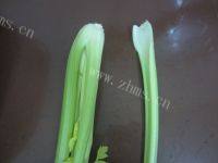 在家做的芹菜炒牛肉做法图解3)