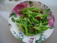 家常菜腊肠炒芹菜