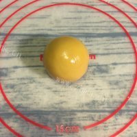 美味的豆沙果仁月饼做法图解13)