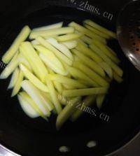 自制麻辣土豆条做法图解3)