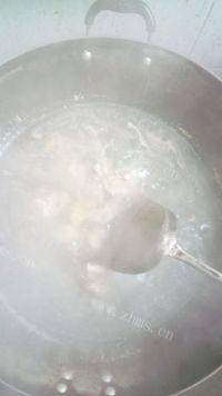 口感不错的瘦肉豆腐汤做法图解4)