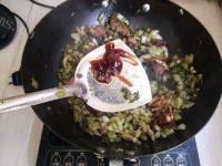 家常菜酸菜炒腊肉做法图解8)