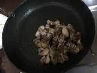 家常彩椒咸猪肉做法图解4)