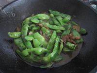 家常猪肉炖豆角做法图解9)