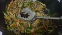 家常韭菜豆芽炒豆干做法图解8)
