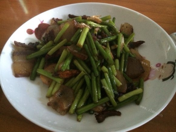 五味俱全的蒜薹炒腊肉