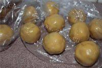 自制广式莲蓉月饼做法图解10)