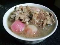 清鲜的萝卜炖骨头汤做法图解11)