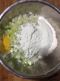 美味的萝卜丸子做法图解4)
