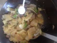 唇齿留香的土豆炒肉做法图解9)