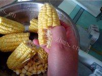 家常菜青椒炒玉米做法图解2)