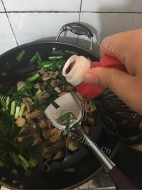 大蒜炒全鸡做法图解8)