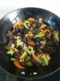 家常菜黑木耳炒肉