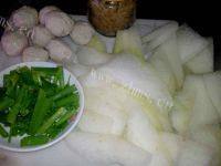美味的冬瓜肉丸汤做法图解1)