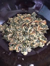 美味的香椿炒鸡蛋做法图解5)