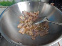 香气浓郁的蒜苔炒腊肉做法图解4)