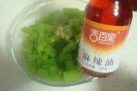 凉拌芹菜花生米自制做法图解9)