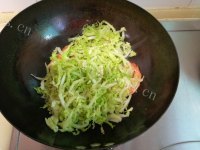 鲜美白菜海鲜汤做法图解4)