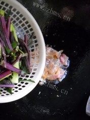 家常菜腊肉炒红菜薹做法图解4)