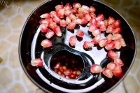 美味的石榴奶昔做法图解4)