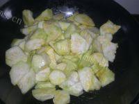 美味的丝瓜豆腐汤做法图解5)