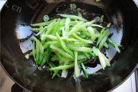 家常菜芹香黑木耳做法图解8)